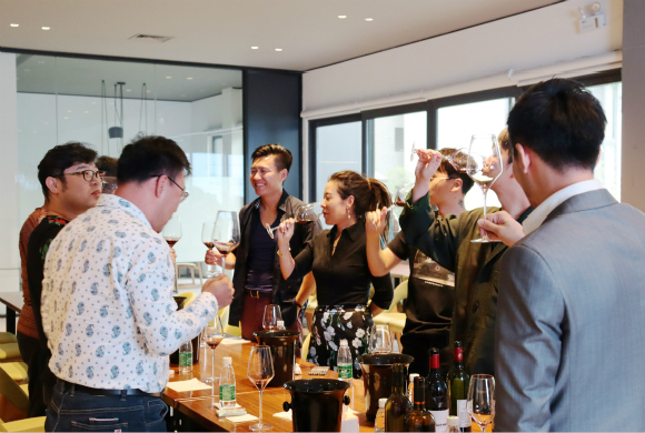 葡萄酒品鉴的艺术 | 博纳酒窖&共合学设