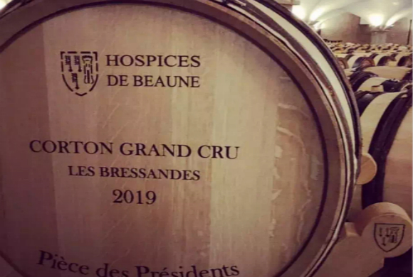 第159届伯恩济贫院慈善拍卖，最贵总统桶201.7万人